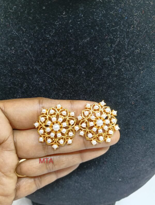Premium quality One gram gold medium size stone stud